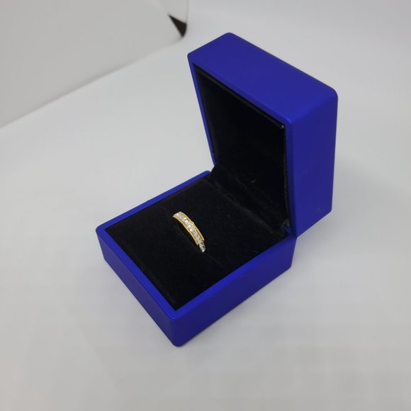 LED Lighted Engagement Ring Box. Sapphire Blue - Black Velvet - Picture 7 of 9